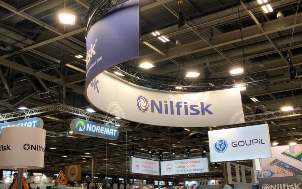 Enseigne suspendue pour exposition - Nilfisk